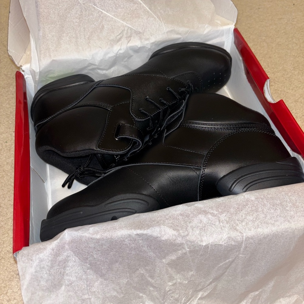 NWT Discontinued Men’s Capezio Dance Shoe!